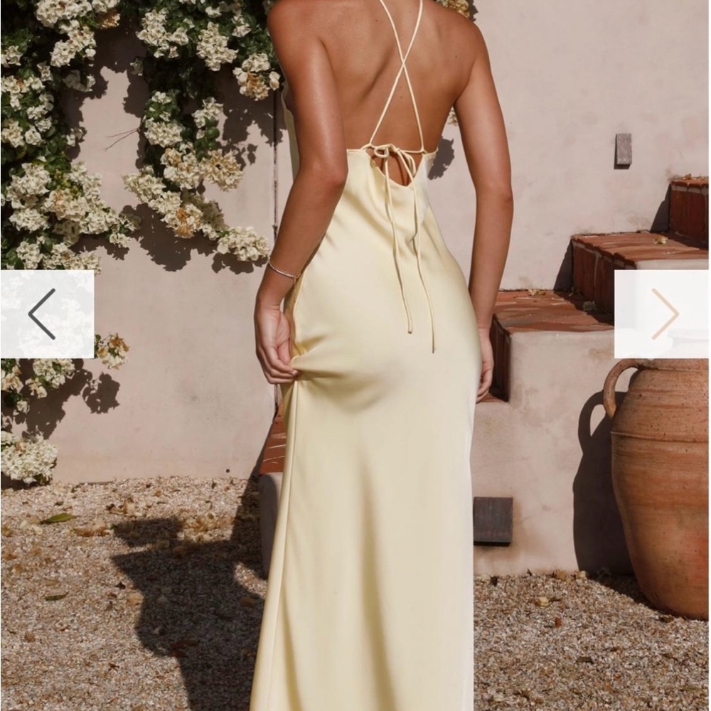 Elegant Backless Maxi Dress in Pale Yellow